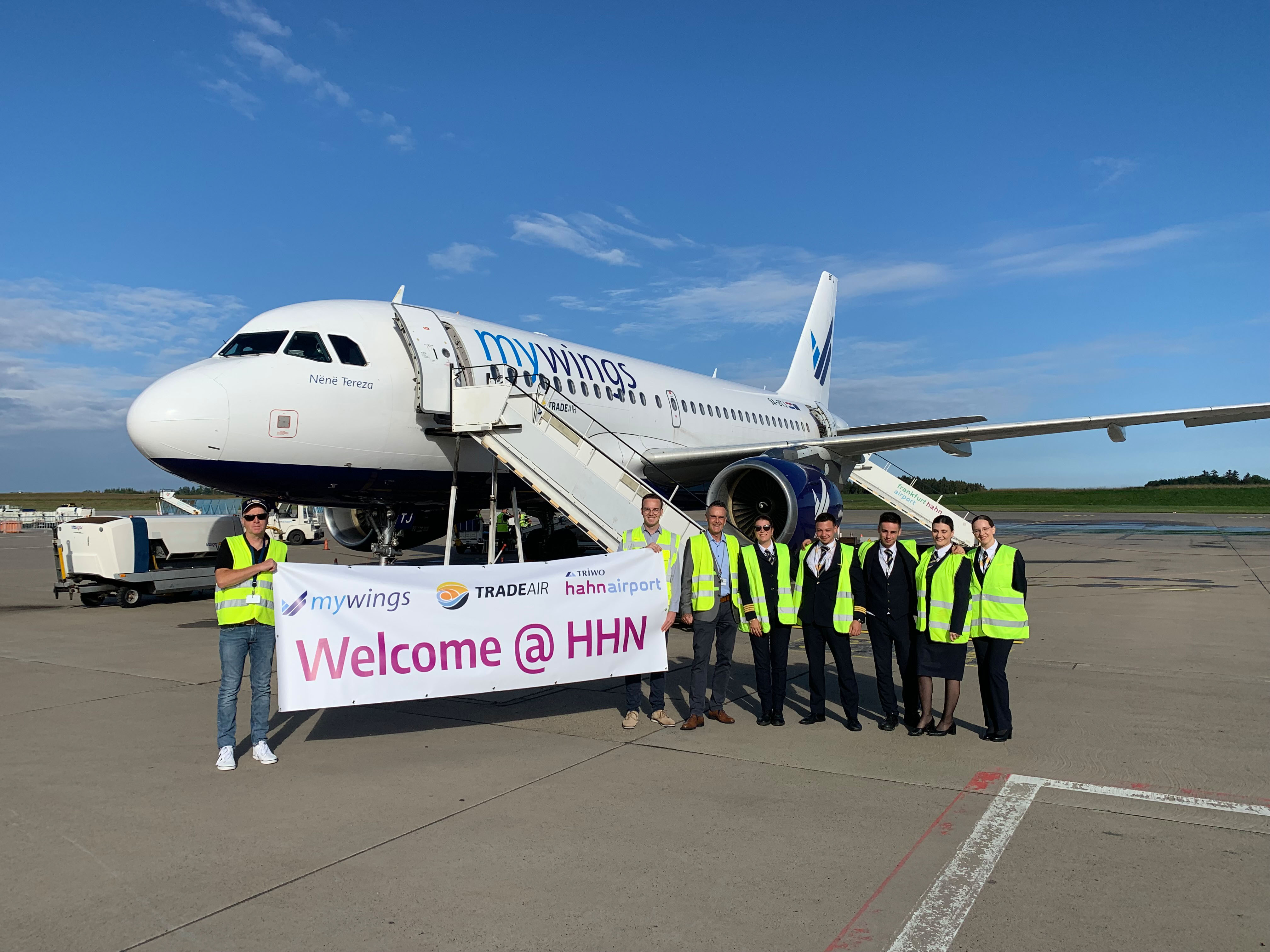 Flughafen Hahn Parken Und Fliegen www.hahn-airport.de